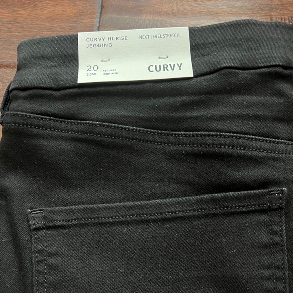 American Eagle Outfitters Pants - American Eagle Curvy Hi-Rise Jegging. NWT